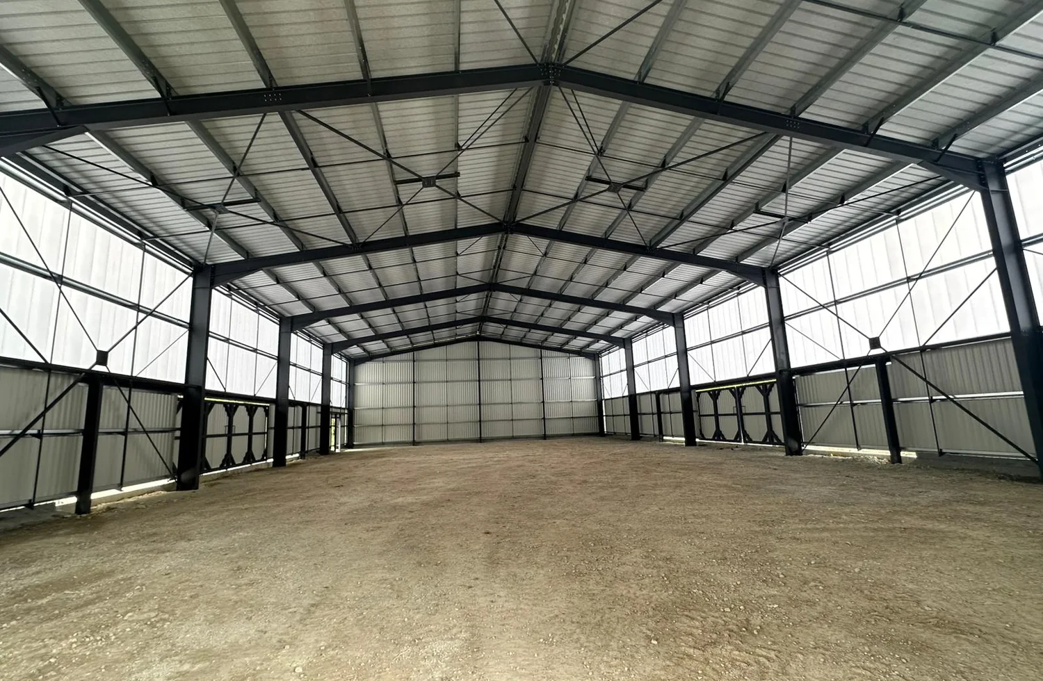 Structure métallique intérieure prête pour travaux de finition